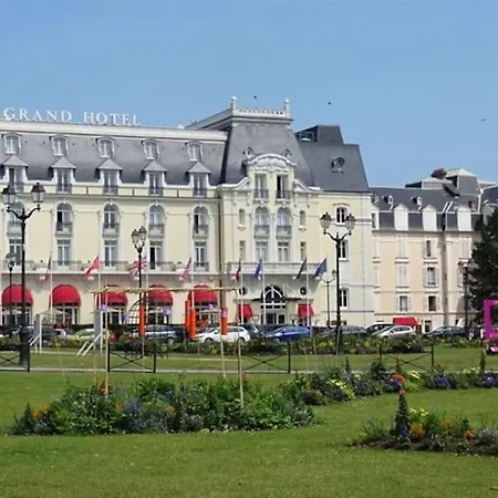 Holiday home Ravissante Maison En Bord De *